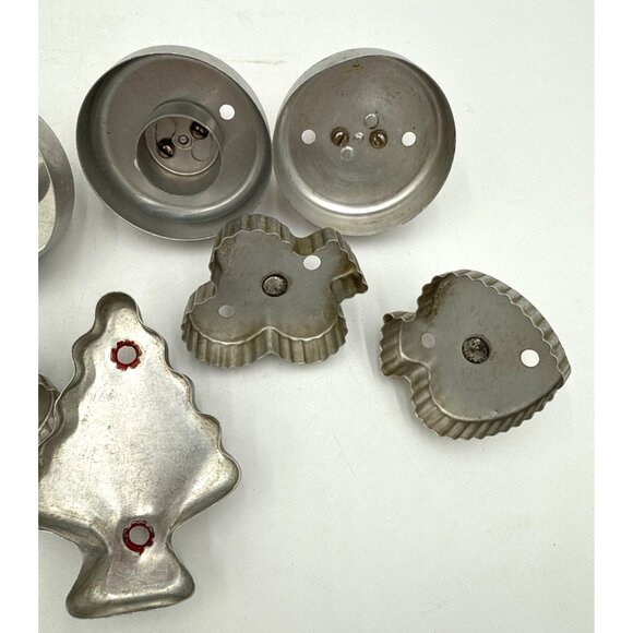 Vintage Christmas Cookie Cutters Red Green Handles Assorted Shapes 9 CT - Picture 5 of 5